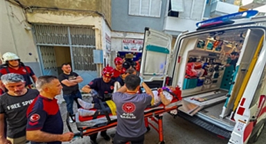 Apartman boşluğuna düşen vatandaş, itfaiye ekipleri tarafından kurtarıldı