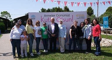 Başkan Şadi Özdemir Anneler Günü’nü Bizim Ev katılımcılarıyla kutladı