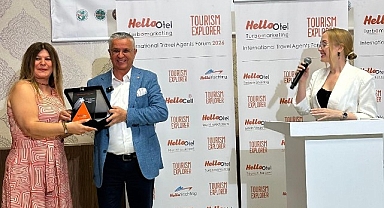 Başkan Topaloğlu, forumda acentecilerle bir araya geldi