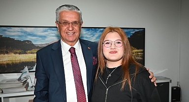 Başkan Topaloğlu’na anlamlı hediye 