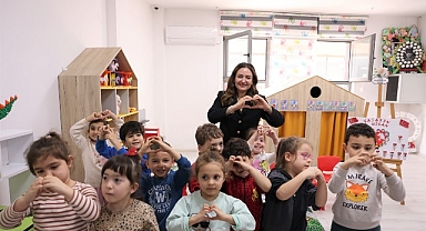 Başkan Vekili Özdemir çocuklarla kreşte buluştu
