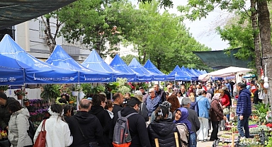 Bayındır Çiçek Festivali’nde 3. Gün Coşkusu: Sokaklar Ziyaretçi Akınına Uğradı