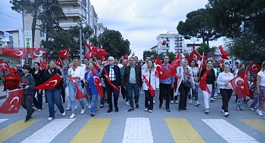 Burhaniye'de Fener Alayı Coşkusu