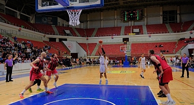 Büyükşehir Seriyi Üçüncü Maça Taşıdı