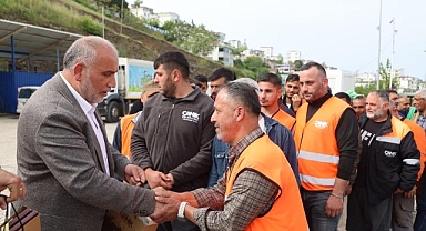 Canik'te Bayram Sevinci: Başkan Sandıkçı Personelle Bayramlaştı