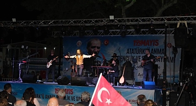 Dikili’de, 19 Mayıs coşkusu meydanlara taştı
