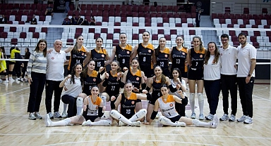 Eczacıbaşı Genç Kız Takımı Finalde!