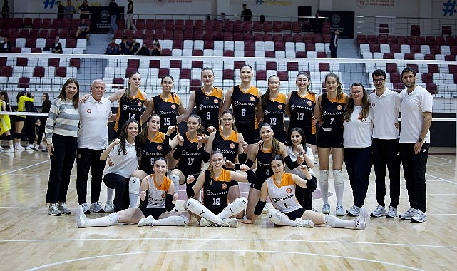 Eczacıbaşı Genç Kız Takımı Finalde!