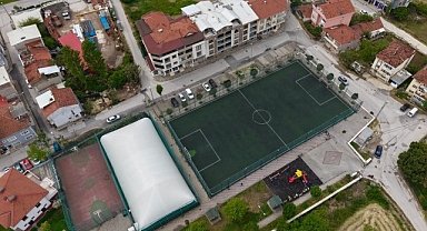 Gemlik’te Halı Sahalar Yenilendi
