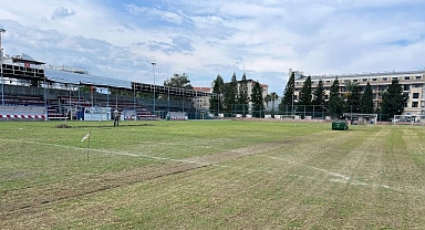 İlçe stadı zemininde bakım çalışmaları 