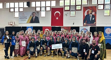 İnegöl Belediyesi Halk Dansları Bölge Finallerinde 3’te 3 Yaptı