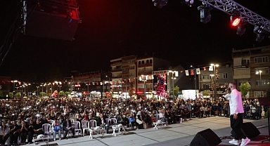 İnegöl’de 19 Mayıs Coşkusu Safa Zakir Konseriyle Zirveye Ulaştı