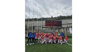 İzmirli Kız Futbol Takımı Türkiye Şampiyonu Oldu