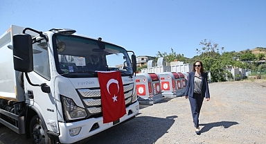 Karşıyaka’nın temizlik filosu üç yeni kamyonla güçlendi
