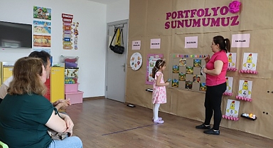 Maltepeli minikler çalışmalarını anne ve babalarına sergilediler