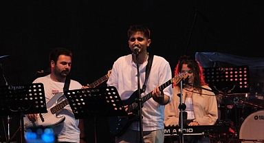 Menemen’de festival coşkusu yağmur dinlemedi