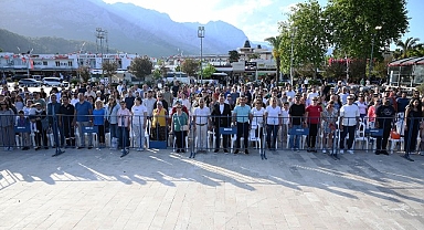 Minik öğrencilerden muhteşem dans gösterisi