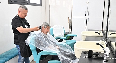 Mobil Kuaför ’den huzurevi sakinlerine bayram tıraşı