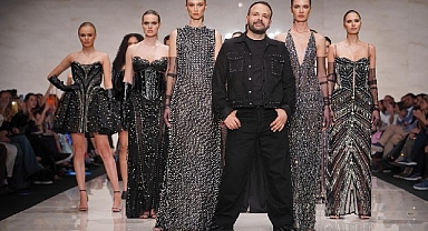 Murat Acar Defilesinde Mermer Podyumda Moda Resitali