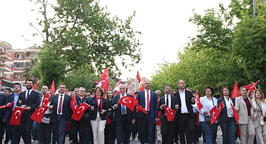 Nilüfer’de binler Cumhuriyet için yürüdü