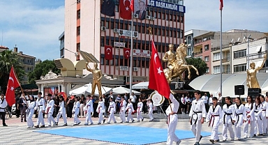 Pehlivan'dan 19 Mayıs mesajı: Gençliğin yanında olmak, geleceğe sahip çıkmaktır