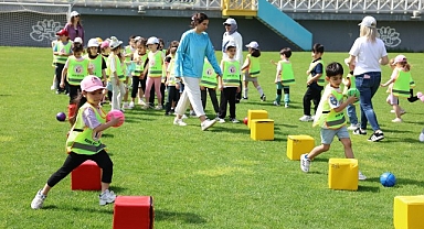 Spor Şenlikleri’nde sıra minik öğrencilerin
