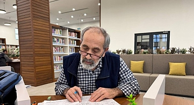 Tuğran Amca’nın okuma aşkı yıllara meydan okuyor