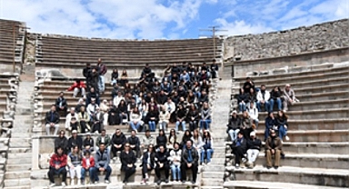 Üniversite öğrencilerine Bergama ve Ödemiş gezisi