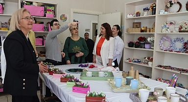 Üreten Engelliler Merkezi’nde yıl sonu sergisi açıldı