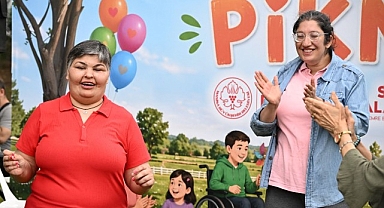 Yağmur Gülümsemeye Engel Olamadı