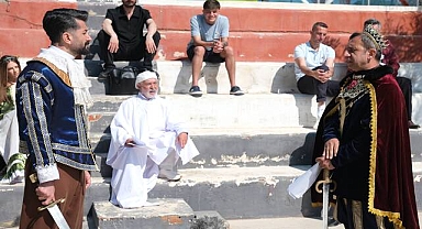 Adana şivesiyle Hamlet