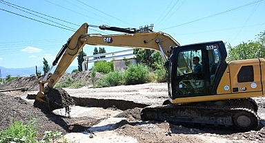 Alaşehir’de Zeytinçayı Deresi Temizlendi, Taşkın Riskine Önlem Alındı