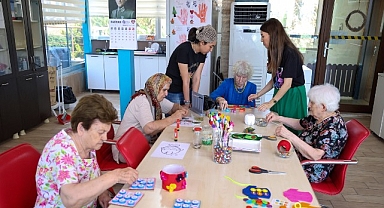 Alzheimer Hastaları Mavi Ev’de buluşuyor