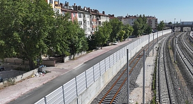 Başkan Altay, Banliyö Hattında Tren Kaynaklı Gürültüye Karşı Ses Bariyeri Yaptıklarını Açıkladı