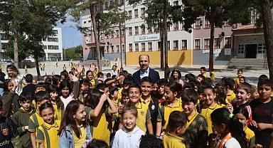 Başkan Altay Karne Alan Tüm Öğrencileri Tebrik Etti