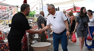 Başkan Topaloğlu’ndan pazar esnafına ziyaret