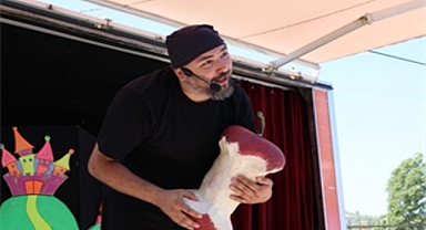Başkan Tugay’dan Kiraz ve Aliağalı çocuklara karne hediyesi