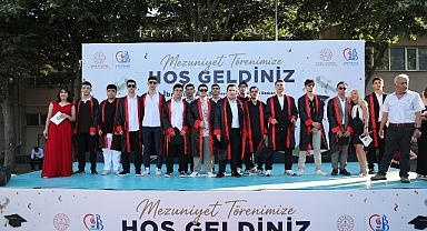 Bayrampaşa’da liselerde mezuniyet coşkusu