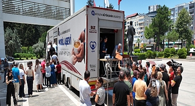 Büyükşehir Belediyesi’nden aşure ikramı 