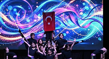 Büyükşehir’in Minikleri Yıl Sonu Gösterisinde Alkış Topladı