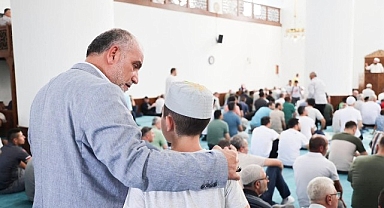 Canik'te Camiler Çocuklarla, Çocuklar Hediyelerle Buluşuyor