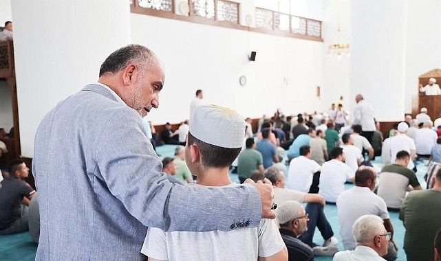 Canik'te Camiler Çocuklarla, Çocuklar Hediyelerle Buluşuyor