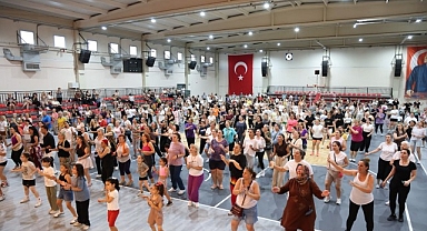 Çiğli’de Aerobik ve Dans Gecesi Coşkusu