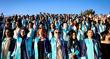 DEÜ Hemşirelik Fakültesi’nde Mezuniyet Coşkusu