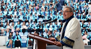 DEÜ İzmir Meslek Yüksekokulu’nda Mezuniyet Coşkusu