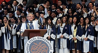 DEÜ Tıp Fakültesi’nde 48. Dönem Mezuniyet Coşkusu Yaşandı