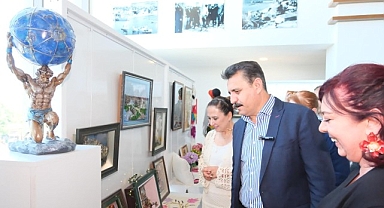 Dikili’de sanat rüzgarı: Kadının eli sanata değdi
