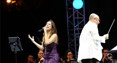 Edip Akbayram ve Volkan Konak şarkılarla anıldı