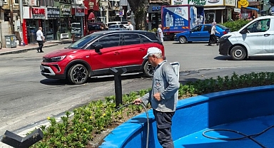 Gemlik’te Saat Kulesi ve Havuz Çevresinde Yenileme Çalışmaları