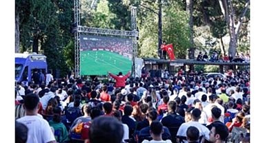 İzmir’de Dünya Kupası heyecanı meydanlara taştı 